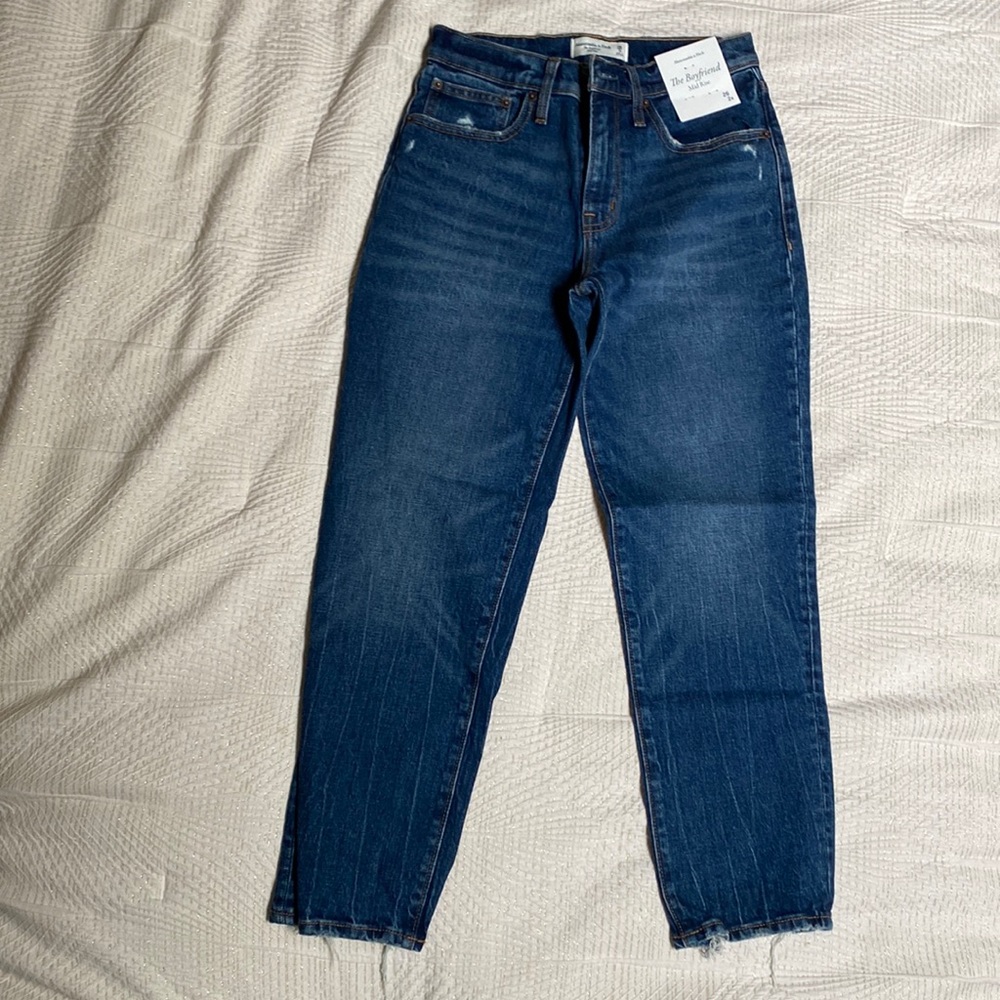 Abercrombie & Fitch - the Boyfriend- mid rise - size 26 2r - distressed ankles